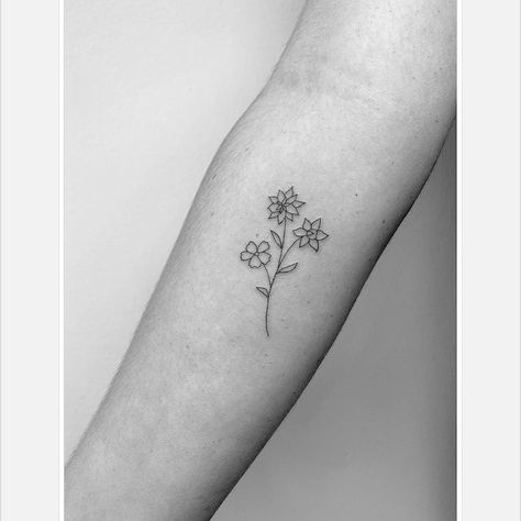 Hand Drawn Flower Tattoo Family, Three Sunflower Tattoo, Family Drawn Flower Tattoo, Tattoo For Three Kids, Three Kids Tattoo, Matching Tattoos For Three People, Mother And Daughters Tattoo For Three, Mother And Kids Tattoo, Three Flowers Tattoo