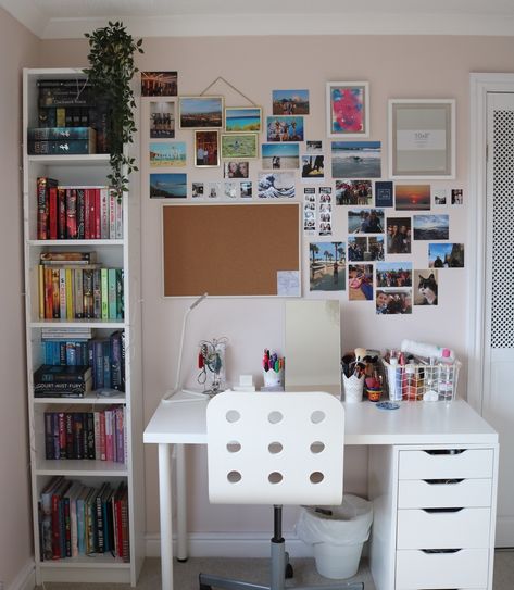 Photo Frames In Bedroom Ideas, Bedroom Desk Wall Ideas, Bed Rooms Ideas With Study Table, Cozy Bedroom With Study Table, Photo Frame Wall Ideas Bedroom, Book Desk Ideas, Desk And Bookcase Ideas, Dorm Room Study Table Ideas, Photo Frame Ideas In Bedroom