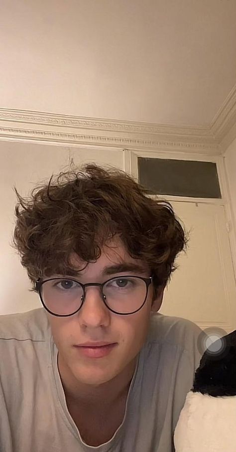 Talk Brunette Guy, Brunett Boyfriend, Brunette Man With Glasses, Boyfriend Glasses Aesthetic, Hot Glasses Look Men, French Guys Aesthetic, Glasses On Brunettes, Brunette Nerd Boy, Men’s Glasses Aesthetic