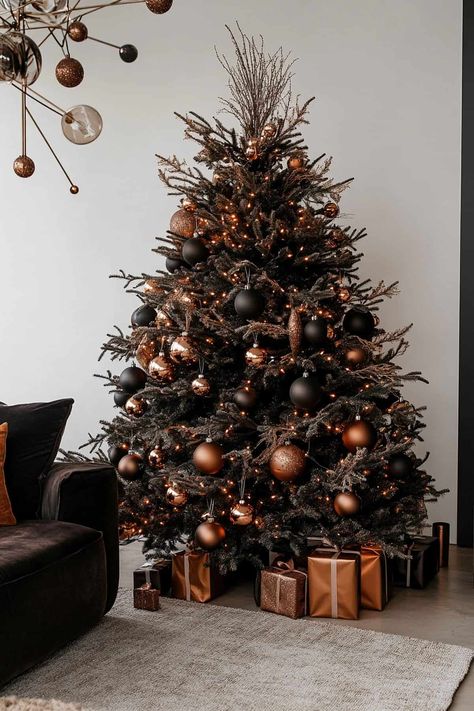 Masculine Christmas Tree Decorations, Dark Academia Christmas Tree, Masculine Christmas Tree, 2025 Brown, 2024 Christmas Tree Trends, Warm Christmas Tree, Brown Christmas Tree Decorations, Moody Christmas Tree, Christmas Tree Luxury