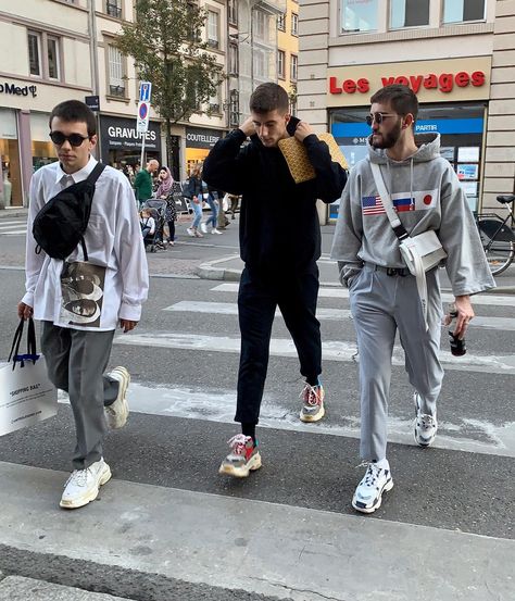 B.TA on Instagram: “Sunday  #pauseshots #nclgallery” Balenciaga Outfit Men, Balenciaga Triple S Outfit Men, Balenciaga Triple S Outfit, Triple S Outfit, Smart Streetwear, Balenciaga Outfit, Fine Outfits, Highsnobiety Fashion, Hype Fashion