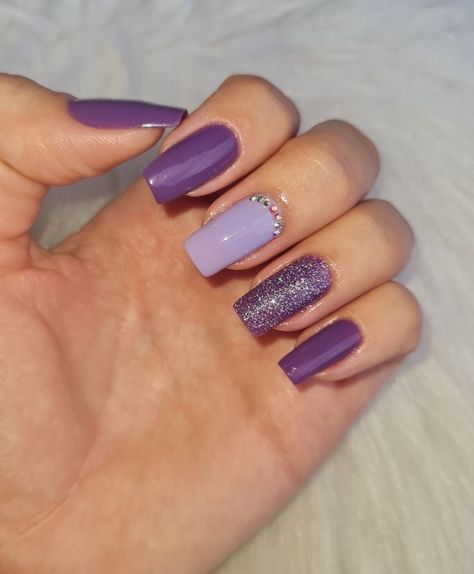 Nails Acrylic Purple Lavender, Nails Roxo, Sparkly Acrylic Nails, Wedding Day Nails, Violet Nails, Lavender Nails, Nail Care Tips, Glow Nails, Elegant Nails