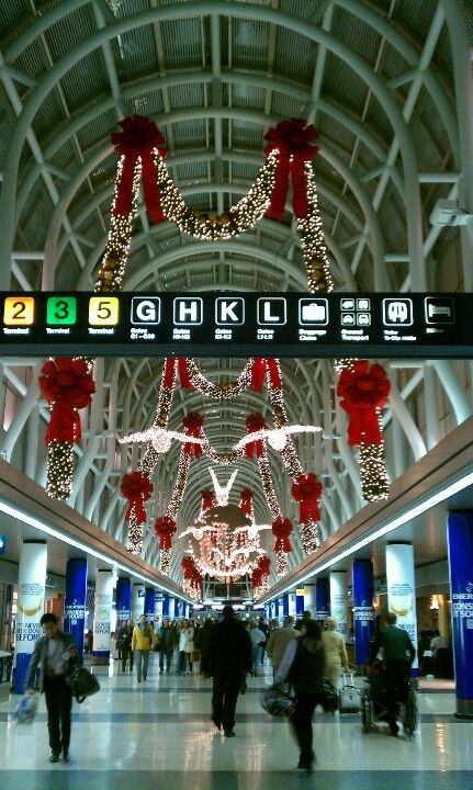 Christmas at Chicago Airport... Best decorations at O'Hare Airport Decorations, Christmas Airport, Airport Christmas, Ohare Airport, Christmas In Chicago, Chicago Airport, Chicago Christmas, Airport Aesthetic, Nyc Christmas