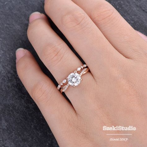 7mm Round Moissanite Engagement Ring Set Rose Gold Moissanite - Etsy New Zealand Twist Engagement Rings With Wedding Band, Circular Engagement Rings, Rose Gold Engagement Ring Simple, Wedding Band Ideas, Rose Gold Ring Set, Round Moissanite Engagement Ring, Engagement Rings Twisted, Wedding Ring Ideas, Band Ideas