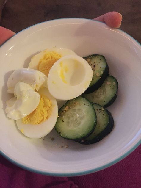 Simple Vegetarian Lunch, Boiled Egg Whites, Loose Weight Meal Plan, Low Cal Food, Hard Boiled Egg, Small Portions, Small Food, Low Cal Recipes, Vegetarian Lunch