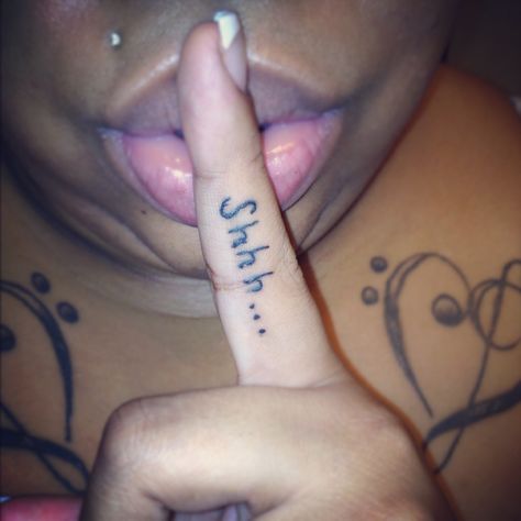 Shh Tattoo Finger, Shhh Tattoo, Inside Finger Tattoos, Cute Tats, Finger Tattoos, Jesus Fish Tattoo, Tattoo Quotes, Color Me, Tattoos