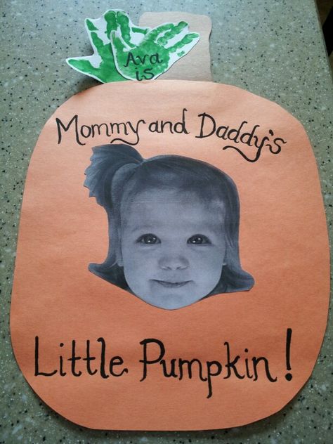 "Mommy & Daddy's Little Pumpkin" Craft with Handprint Leaves Halloween Craft For Two Year Old, Pumpkin Gifts For Parents, Pumpkin Crafts For Babies, Pumpkin Art For Toddlers, Handprint Leaves, Pumpkin Handprint Art, Pumpkin Crafts For Kids, Pumpkin Preschool, October Preschool