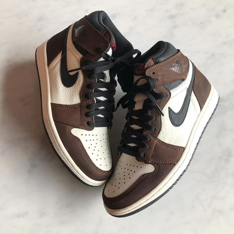 Modern Notoriety on Twitter: "How the Mocha 1’s should’ve been?… " Nike Blazer Outfit, Sepatu Air Jordan, Dr Shoes, Jordan Shoes Girls, Fresh Shoes, Hype Shoes, Cute Nikes, Aesthetic Shoes, Shoe Inspo