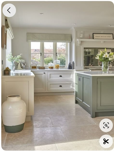 Open Plan Country Kitchen, Neutral Shaker Kitchen, Country Style House Interior, Kitchen White Worktop, Cosy Kitchen Ideas, Modern Country Kitchen, Neptune Kitchen, Kitchen Extension Ideas, Modern Country Kitchens