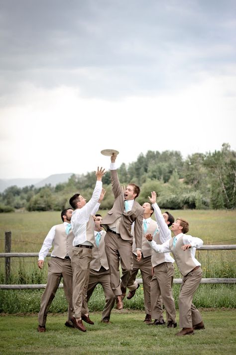 I am ALL FOR playing Frisbee at the reception!! I'd better see James owning! Golf Wedding, Groom And Groomsmen Attire, Ultimate Frisbee, Job Tweets, Wedding Picture Ideas, Wedding Picture, Wedding Photo Inspiration, Disc Golf, Fairytale Wedding