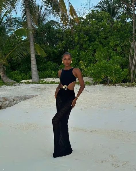 These Are The Summer Holidays Outfits You Want To Copy - CLOSS FASHION Tulum Outfits Ideas, Jasmine Tookes Style, Jasmin Tookes, Tulum Outfits, Soft Feminine Outfits, Thailand Outfit, Tropical Vacation Outfits, Dubai Outfits, Holiday Outfits Summer