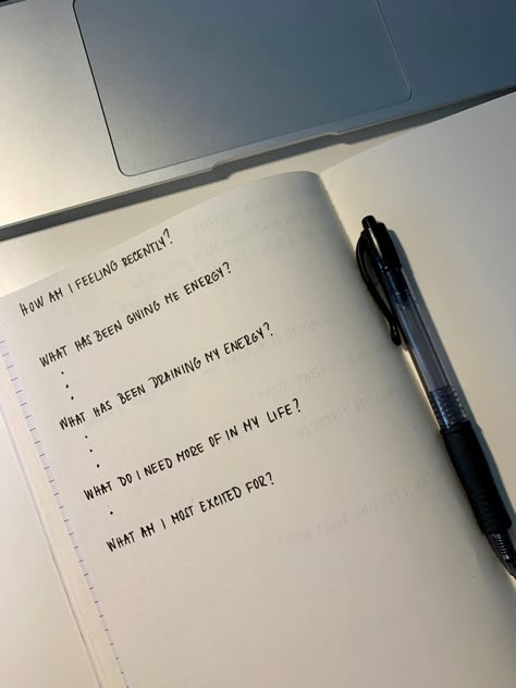 Everyday journaj questions/ prompts to ask yourself Questions To Ask Myself Everyday, Journal Prompts For Everyday, Burn After Writing Questions, Questions To Ask Yourself Journal, Everyday Journal Prompts, Questions For Myself, Questions To Ask Myself, Meditation Thoughts, Burn After Writing