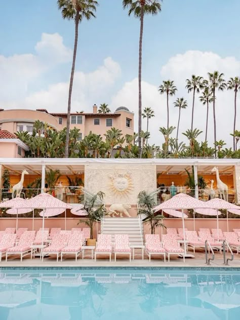 Pool at The Beverly Hills Hotel | Dorchester Collection Beverly Hills Hotel Aesthetic, Palm Springs Birthday, Beverly Hills Aesthetic, Palm Beach Aesthetic, Hotel Pool Party, Beverly Hills Hotel Wedding, Pink Places, Barbie Pool, Pink Hotel