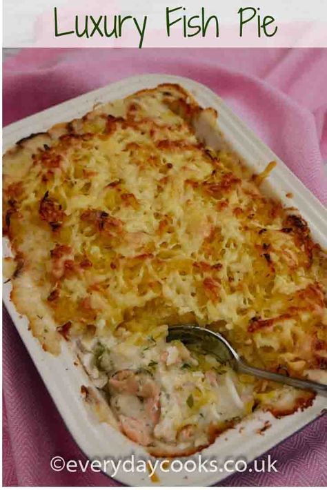 Luxury Fish Pie, Hairy Bikers Recipes, Celeriac Recipes, Fish Pie Recipe, Sainsburys Recipes, Savoury Pies, Cheesy Mashed Potatoes, Potato Toppings, Fish Pie