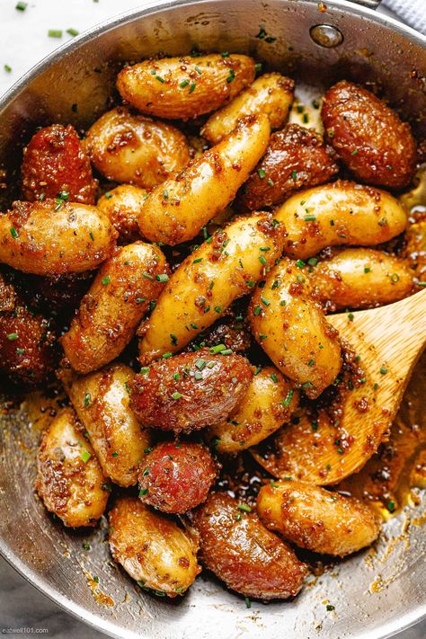 Autumn Potato Recipes, Pecan Honey Mustard, Honey Mustard Vegetables, Honey Garlic Roasted Potatoes, Mustard Seed Recipes Dishes, Honey Baked Potatoes, Honey Mustard Chicken Sides, Weekday Side Dishes, Potato Veggie Recipes