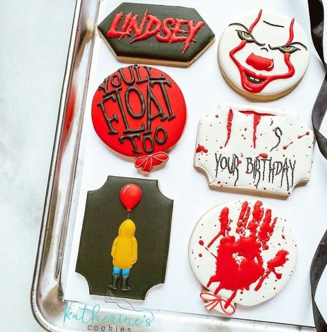 Horror Movie Cookies, Cute Halloween Party Ideas, Horror Cookies, Scary Cookies, Scary Halloween Cookies, Gingerbread Halloween, Scary Birthday, Movie Cookies, Halloween Decorated Cookies