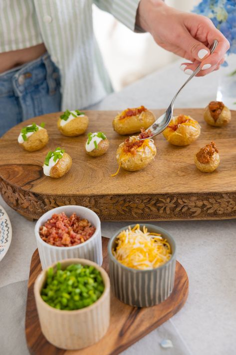 Mini Baked Potato Appetizer Mini Potato Appetizer Recipes, Loaded Mini Baked Potatoes, Mini Baked Potatoes, Mini Baked Potatoes Appetizers, Mini Potato Skins, Mini Potato Skins Appetizers, Mini Twice Baked Potato Bites, Potato Skin Bites Appetizers, Mini Stuffed Potatoes Appetizer Recipes