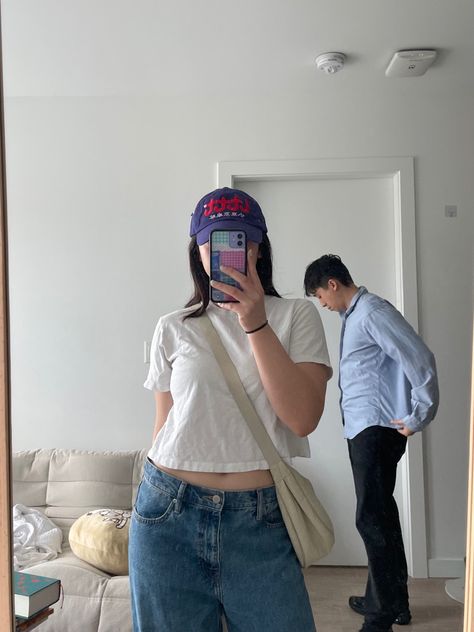 lttt hat, poche studios, mirror picture, mirror selfie, uniqlo moon bag, white tee outfit, baggy jeans outfit, outfit inspo, style inspo, casual outfit, casual style, basic tee Uniqlo Moon Bag, Uniqlo Bag Outfit, Grunge Outfits Summer, White Bag Outfit, White Tee Outfit, Uniqlo Bag, Summer Grunge Outfits, White Tees Outfit, Style Inspo Casual