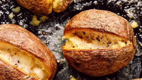 Jacket Potato Recipe, Best Baked Potato, Jacket Potatoes, Perfect Baked Potato, Baked Potato Recipes, Potato Recipes Side Dishes, Recipes Side Dishes, Potato Side Dishes, Veggie Side Dishes