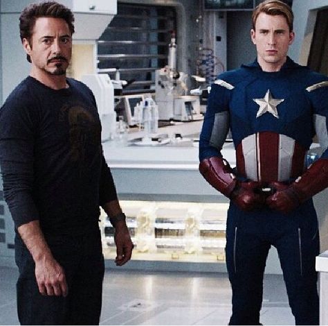 Tony Stark Captain America Tony And Steve, Chris Evans Tumblr, Chris Evans Beard, Chris Evans Funny, Film Student, Robert Downey Jr., Steve And Tony, Iron Man Tony Stark, Chris Evans Captain America