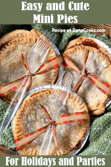 Easy Mini Pies, Mini Caramel Apple Pies, Caramel Apple Pies, Lunch For Two, Mini Caramel Apples, Caramel Dessert, Dessert Holiday, Cinnamon Apple Pie, Pie Party