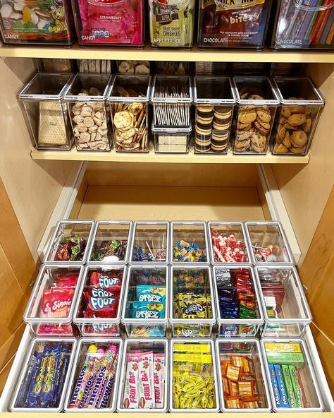 Snack Jar Ideas, Chocolate Organization, Snack Drawer Ideas, Candy Organization, Snack Closet, Snack Area, Snack Drawer, Ig Post Ideas, Hacks For Home