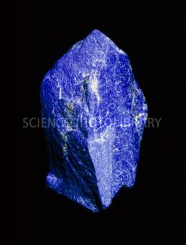 Lapis lazuli, a rare, deep blue gemstone Spirit Connection, Lapis Lazuli Crystal, Geology Rocks, Crystals Stones, Beautiful Stones, Quartz Geode, Beautiful Rocks, Lapis Lazuli Stone, Mineral Stone