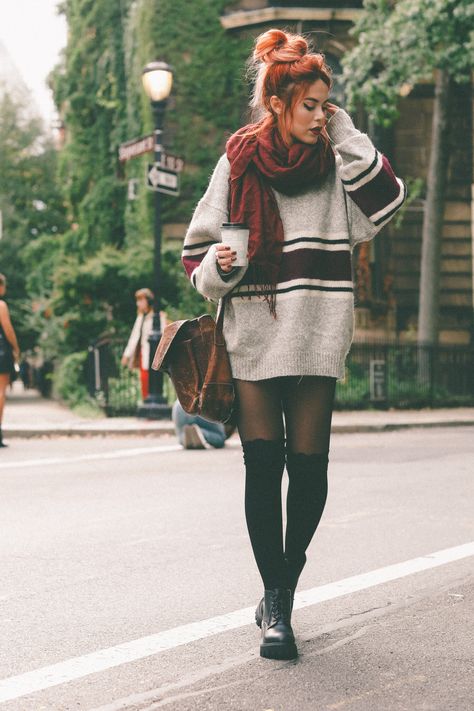 Streetwear Outfit Woman, Edgy Sweater Outfits, Grown Up Grunge Style, Punk Fall Outfits, Jumper Over Dress Outfit, Womens Hipster Fashion, Winter Outfits Alternative, Punk Winter Outfits, Le Happy Outfits