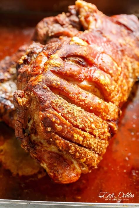 Pork Roast With Crackle Crackling Pork Roast, Crispy Pork Shoulder, Roast Pork Recipes, Roast Pork Crackling, Pork Roast Recipes Oven, Perfect Roast Pork, Pork Leg Roast, Pork Picnic, Picnic Roast