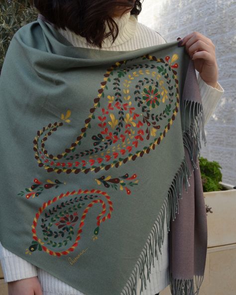 Hand Embroidery Shawl Designs, Scarf Painting Ideas, Embroidery On Shawls, Hand Painted Shawl, Shawl Embroidery Design, Duppattas Designs Ideas, Symbol Of Life, Fabric Painting On Clothes, Knit Cardigan Pattern