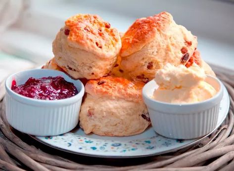 Mary Berry's 'classic' scones recipe takes just 10 minutes to rustle up Classic Scones Recipe, Berry Scones, Mary Berry Recipe, Canned Biscuits, Cream Scones, Scones Recipe, Berries Recipes, Mary Berry, Cream Tea