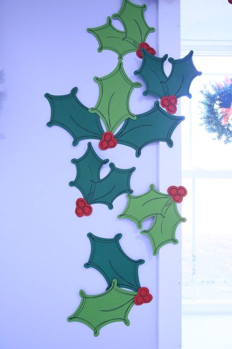 DIY Giant Holly Garland | So easy to make with the Cricut Explore or Cricut Maker and Pens! | The Celebration Shoppe Christmas Cricut Crafts, Crafts With Cricut, Diy Garland Paper, Holly Garland, Garland For Christmas, Garland Paper, Christmas Cricut, Christmas Neighbor, 3d Snowflakes