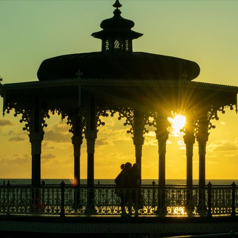 Recently engaged? Always dreamed of having a seaside wedding? When it comes to locations to have a seaside wedding, Brighton is one of the first places that comes to mind for many couples looking to tie the knot. Diamond Facts, Seaside Wedding, Best Wedding Venues, Tie The Knot, The Knot, Brighton, Big Day, Wedding Venues, Knot