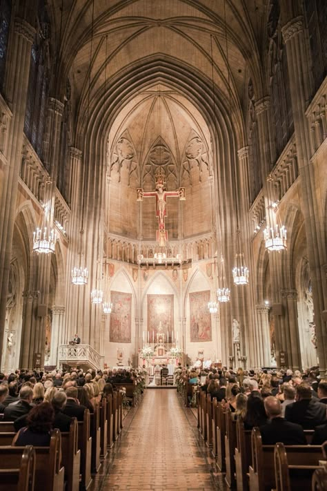 New York City Wedding, New York Wedding Aesthetic, Nyc Wedding Aesthetic, New York City Wedding Aesthetic, New York City Wedding Venues, New York Athletic Club, New York Athletic Club Wedding, Wedding Historic Building, Nyc Public Library Wedding