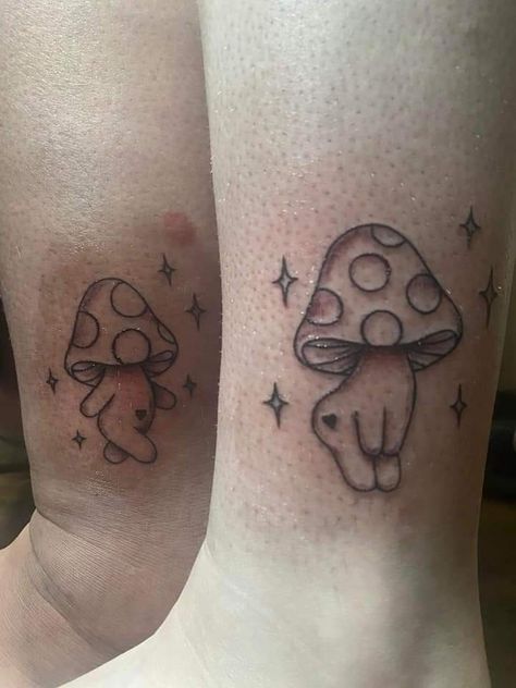 Alien Best Friend Tattoos, Couples Mushroom Tattoo, Funny Mushroom Tattoo, Fineline Matching Tattoo, Matching Tattoos Goth, Matching Mushroom Tattoos, Bea Tattoo, Cute Mushroom Tattoo, Troll Tattoo