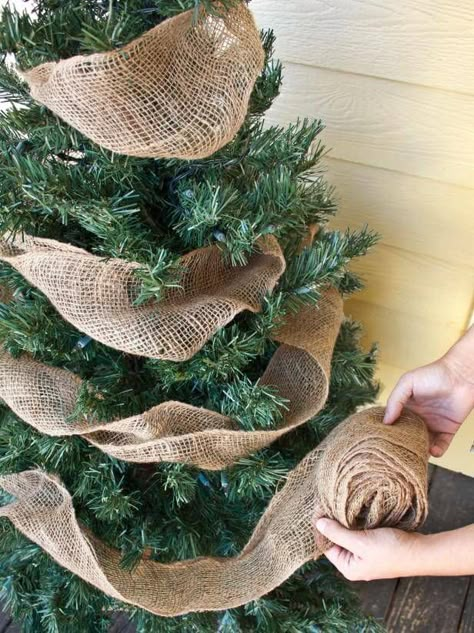 Porch Christmas Tree, Natal Country, Burlap Garland, Ribbon Tree, Christmas Burlap, Holiday Hack, Christmas Hacks, Burlap Christmas, Rustic Christmas Tree