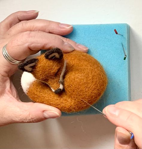 Fox Kit, Felted Fox, Felting Diy, Needle Felted Fox, Felt Doll Patterns, Needle Felting Diy, Felt Fox, Felt Pictures, Needle Felting Kits