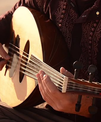 Folk Hero Aesthetic, Medieval Music Aesthetic, Bard Aesthetic, Medieval Fantasy Aesthetic, Half Elf Bard, Tiefling Bard, Kubo And The Two Strings, Bard College, Medieval Aesthetic