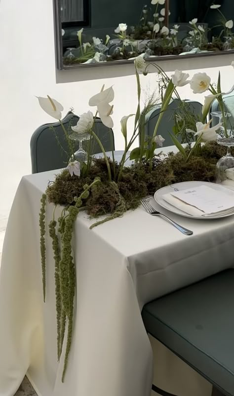 Slate Centerpiece Wedding, Modern Centerpiece Ideas, Wedding Table Centerpieces Trees, Unique Tablescape Wedding, Table Setup For 30 People, Moss Balls Centerpiece, White Flowers And Greenery Centerpieces, Wedding Candles Table Reception Ideas, Wedding Table Settings No Flowers