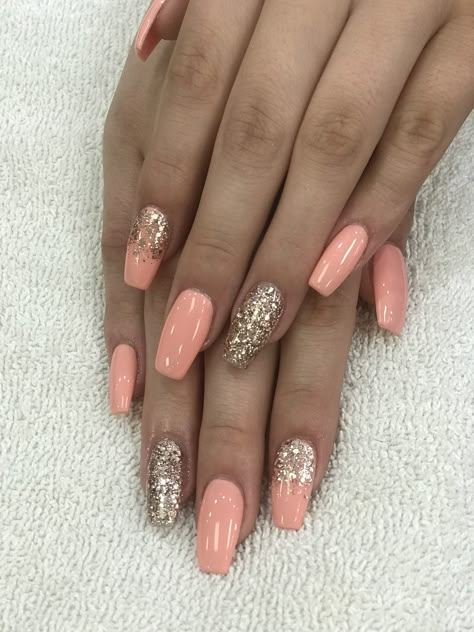 Pink with glitter Peach Gel Nails Design, No Chip Nails Designs, Peach Nails With Glitter, Peach Nail Ideas, Peach Colored Nails, Nails Design Short, Emerald Nails, Unghie Sfumate, No Chip Nails