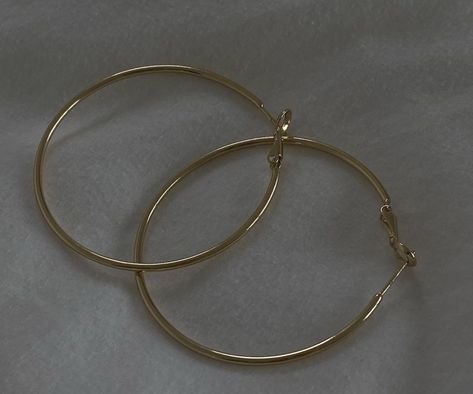 Aesthetic Gold Hoop Earrings, Gold Hoops Earrings Medium, Earrings Aesthetic Hoop, Big Gold Hoops Aesthetic, Hoop Earring Aesthetic, Gold Hoop Earrings Big, Golden Hoop Earrings Aesthetic, Gold Hoop Aesthetic, Big Earrings Aesthetic