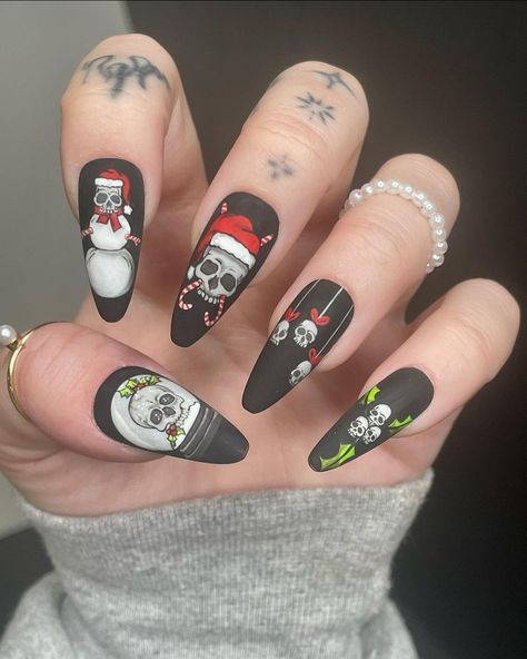 Christmas Nail Trends, Horror Nails, Xmas Nail, Chic Nail Designs, Fashionable Nails, Winter Nail Ideas, Halloween Acrylic Nails, Gothic Nails, Winter Nails Acrylic