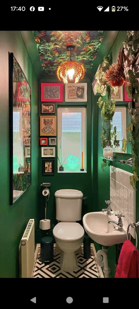 Funky Bathroom Ideas, Neon Bathroom, Jungle Bathroom, Maximalism Interior, Toilet Closet, Funky Bathroom, Closet Bathroom, Toilet Room Decor, Maximalist Interior