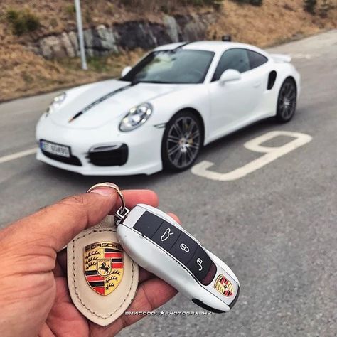 Porsche Keys, Porches Car, Porsche Key, 992 Gt3 Rs, Porsche Supercar, White Porsche, Range Rover Black, Bmw Key, 992 Gt3