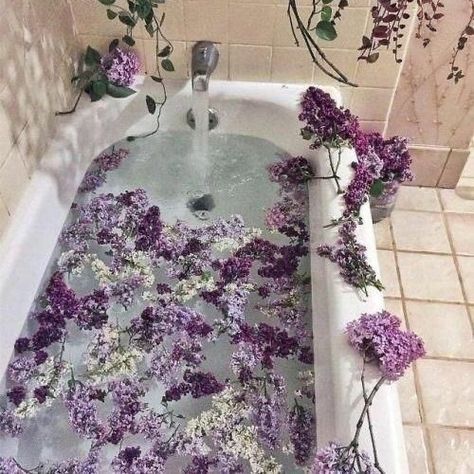 Bath Aesthetic, Lavender Aesthetic, Flower Bath, Cottagecore Aesthetic, Purple Aesthetic, Nature Aesthetic, Aesthetic Photo, Aesthetic Photography, Pretty Flowers