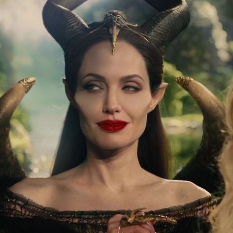 Maleficent With Hair Down, Maleficent Icon, Tumblr Prompts, Angelina Jolie Photoshoot, Maleficent Makeup, Angelina Jolie Maleficent, Maleficent Movie, Maleficent Costume, Halloween Idea