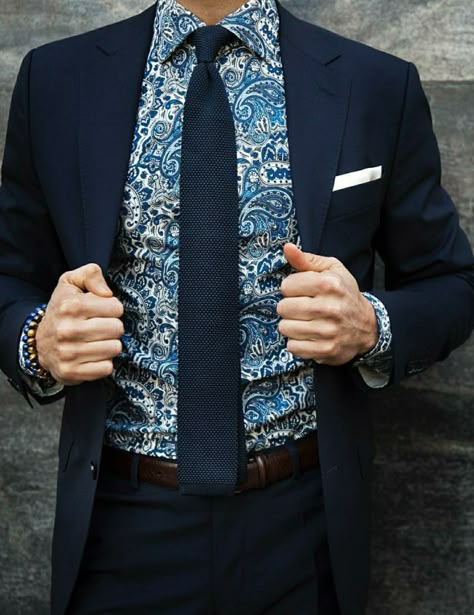 Printed Shirt With Blazer Men, Navy Blue Suit With Floral Shirt Men, Blue Wedding Guest Outfits, Wedding Guest Outfit Men, Men In Blue Suits, Blue Tux, Cocktail Attire Men, Wedding Dress Code, Blazer Outfits Men