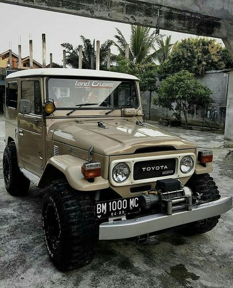 Fj 45 Land Cruiser, Fj 40 Toyota Land Cruiser, Toyota Bj40, Toyota Fj 40, Automotive Social Media, Toyota Offroad, Mobil Off Road, Fj40 Landcruiser, Toyota Cruiser