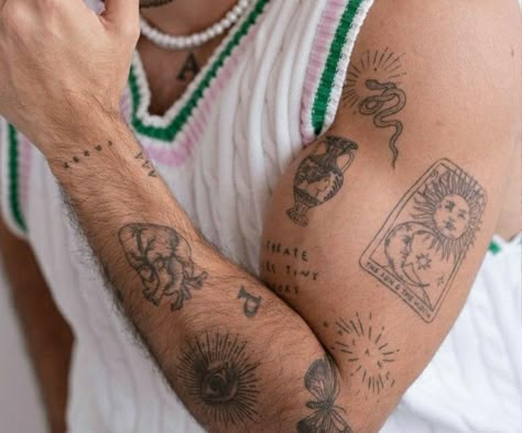 Tattoo Fillers Men, Men Fine Line Tattoo Ideas, Plur Tattoo, Mens Upper Arm Tattoo, Patchwork Tattoo Ideas For Men, Back Tattoo For Men, Forearm Tats, Around Arm Tattoo, Tatuagem Masculina Pequena