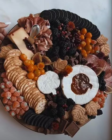 Black Themed Charcuterie Board, Autumn Fruit Tray, Red And Black Charcuterie Board, Pink And Black Charcuterie Board, Brown Food Board Ideas, Wednesday Addams Charcuterie, Twilight Charcuterie Board, Black Charcuterie Board Ideas, Fall Charcuterie Board Dessert